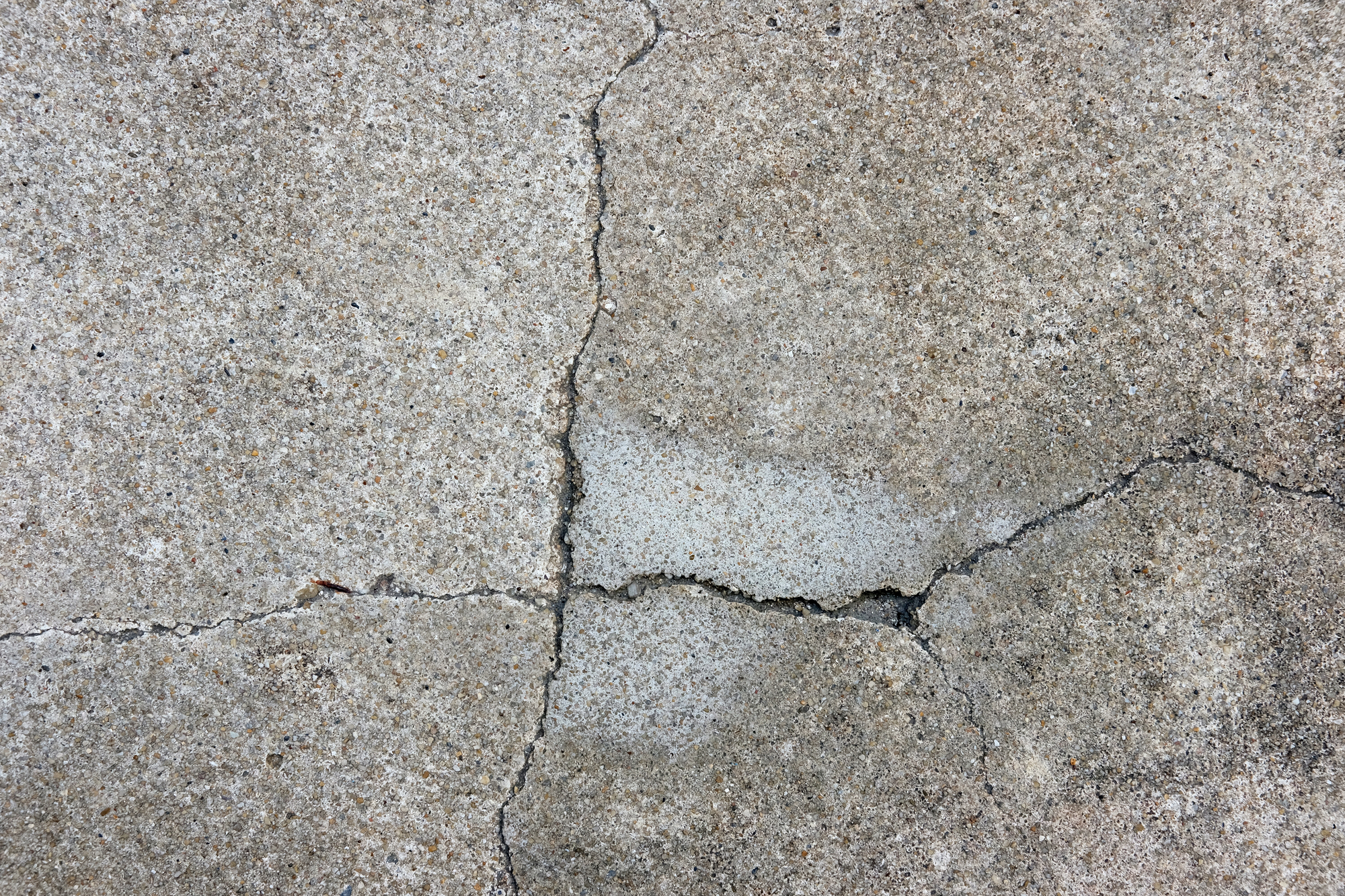 Old cracked concrete wall 