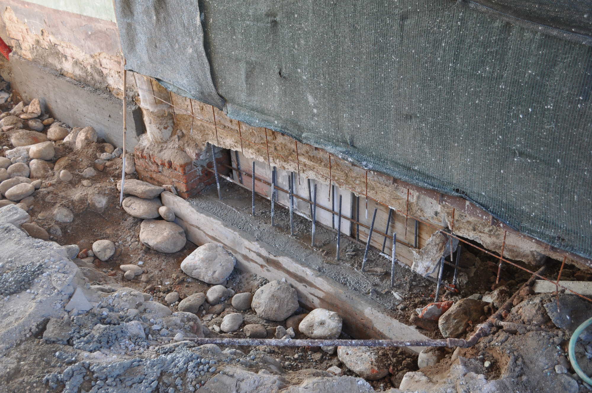 Underpinning for strengthening the foundation of an existing building